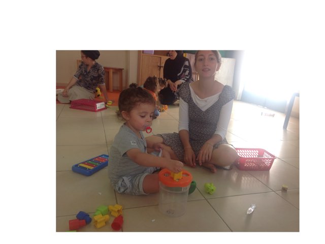 משה משחק by Tsufit Alback