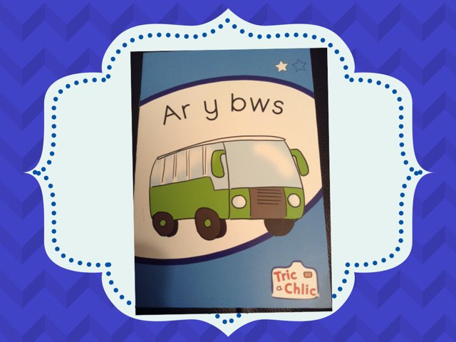 Ar Y Bws (glas) by Einir Owen