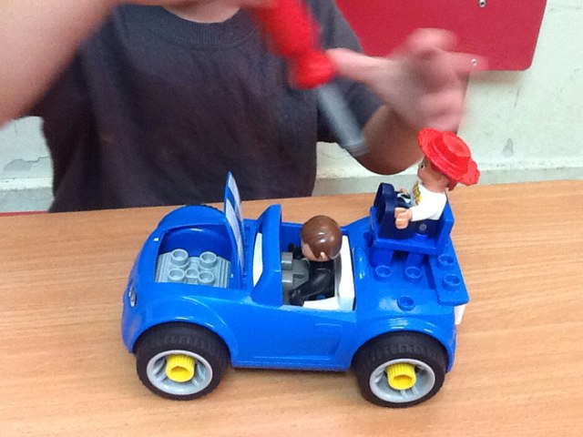 נהוראי משחק  באוטו וסוס by ורדה לביא