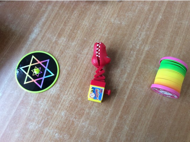 קפיץ דינוזאור סביבון by Sapir Ke