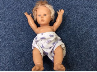 מי רוצה להלביש אותי? by niva issan